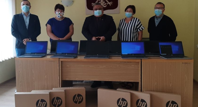 15 kolejnych laptopów dla szkół w gminie Mirów