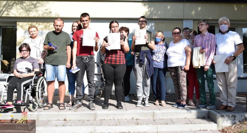 Puzzlowe zawody i nagrody. W Warsztatach Terapii Zajęciowej w Szydłowcu
