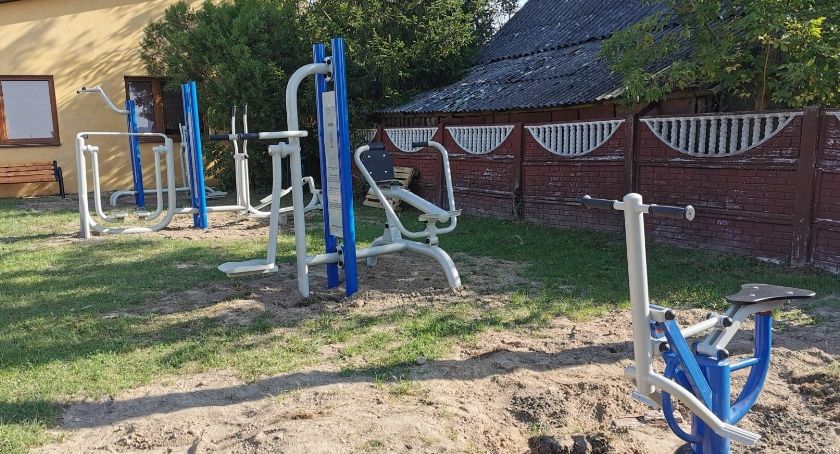 W gminie Mirowie. Siłownia, plac zabaw i świetlice