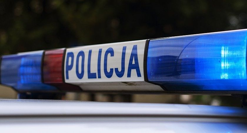 Kierowca BMW uderzył w słup