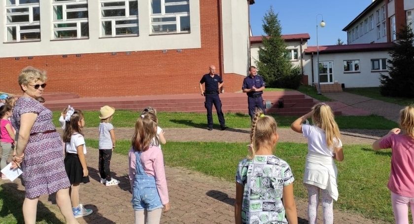 Policjanci w szkołach...