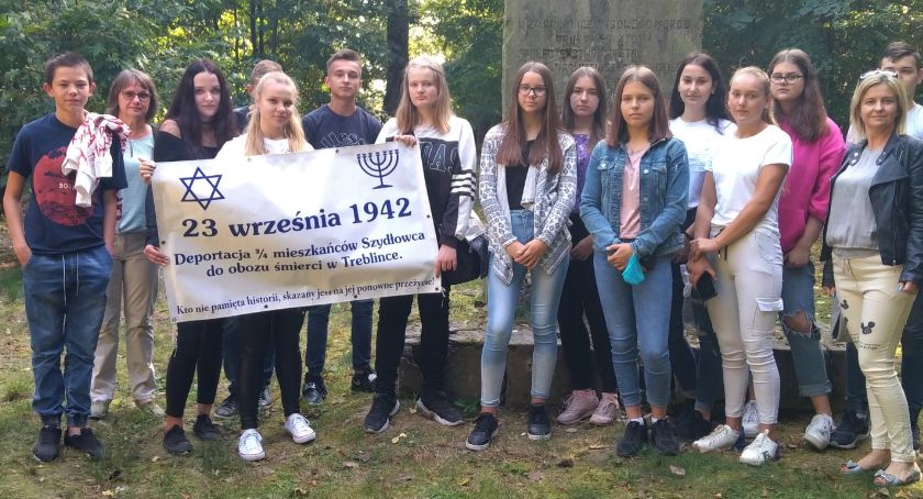 Pamięć o dawnych mieszkańcach Szydłowca. Uczniowie KOP na kirkucie