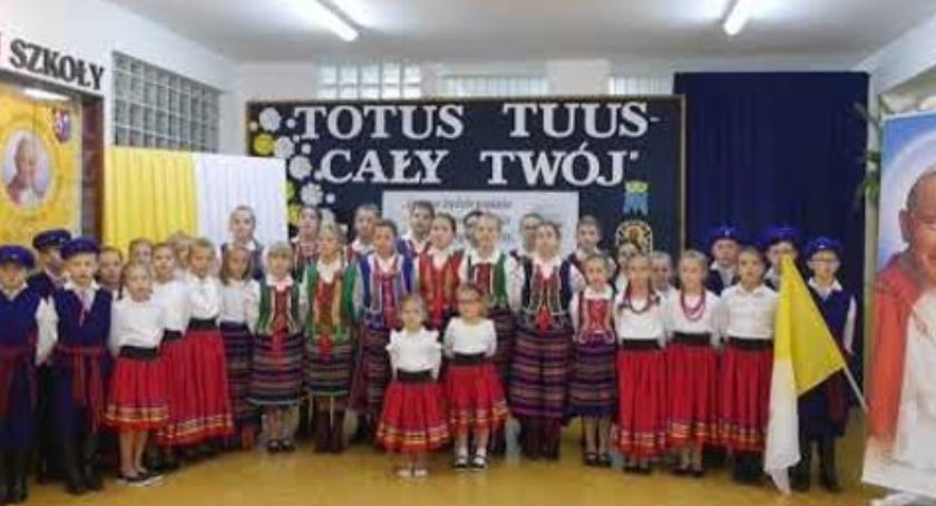 Nie zastąpi Ciebie nikt... Dzień Papieski w podstawówce w Mirowie