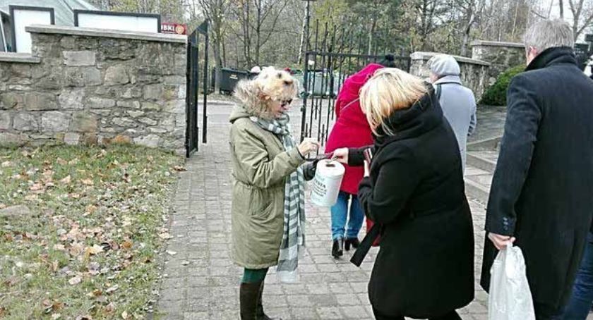 Szydłowiec. Cmentarna kwesta inaczej