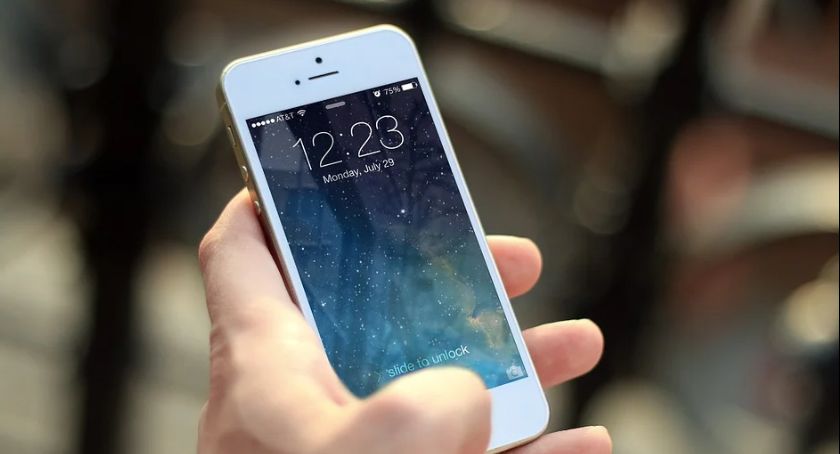 Zamiast stać w kolejce umów się przez telefon!