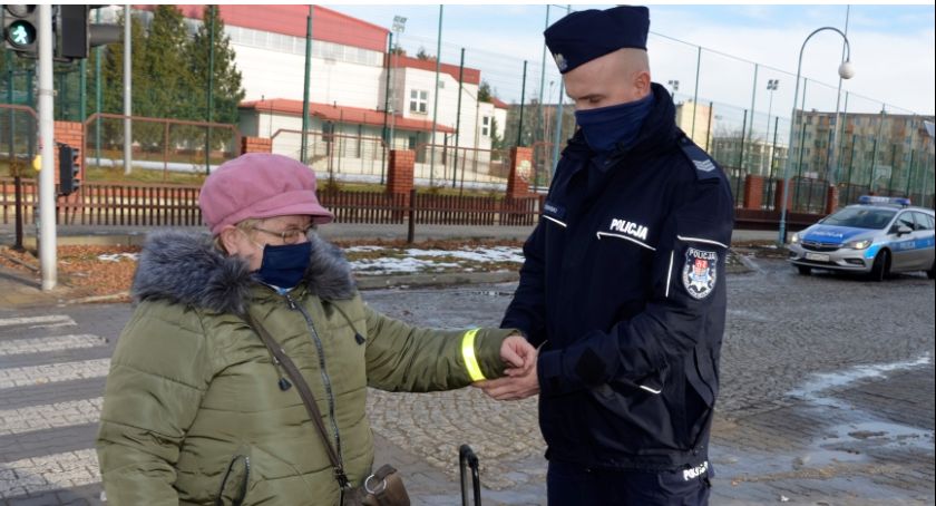 Szydłowiecka policja miała prezenty dla babć i dziadków!