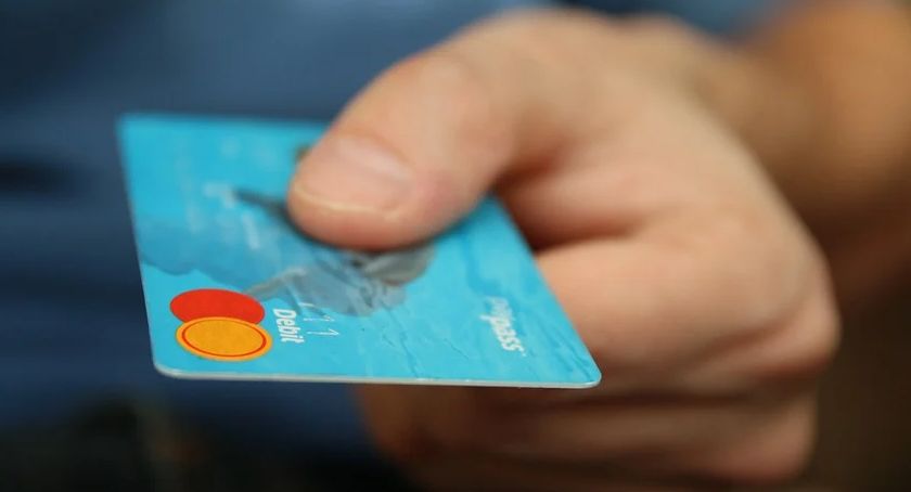 Zamiast gotówki karta bankomatowa!
