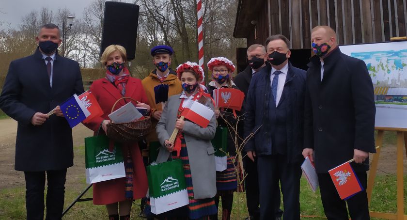 Mirów. Radosne Nutki promowały flagę