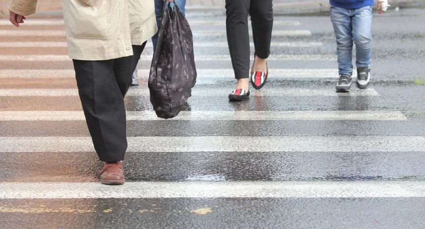 Policja mówi o nowych przepisach. Sprawdź jak teraz musi zachowywać się pieszy i kierowca!