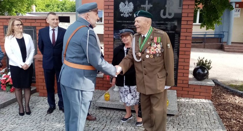 Orońsko. Pod pomnikiem uczcili Dzień Wspólnoty