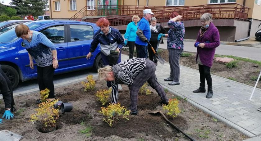 Orońsko. Seniorzy sadzili drzewka