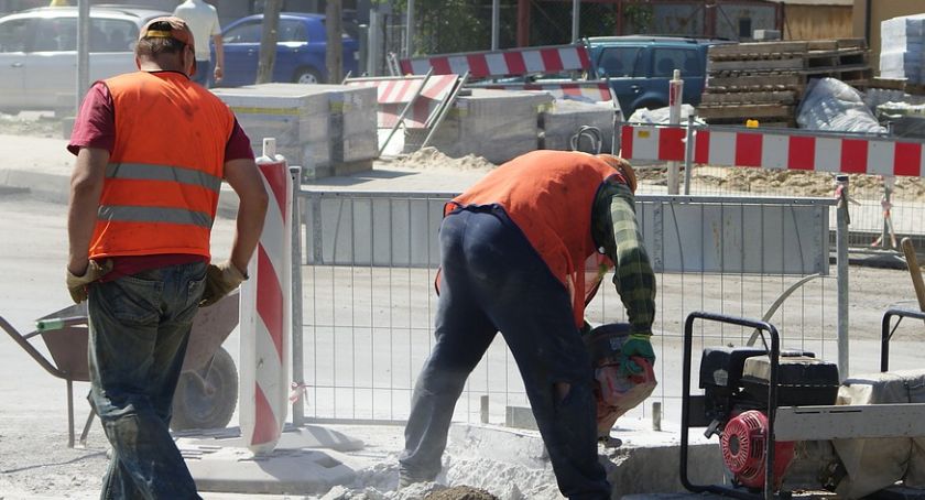 Wojewódzkie dotacje na remonty dróg w powiecie szydłowieckim