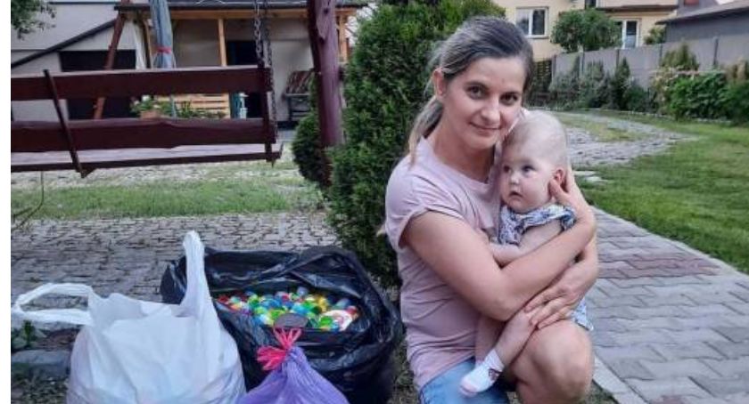 Lenka Czabak i jej mama dziękują za nakrętki!