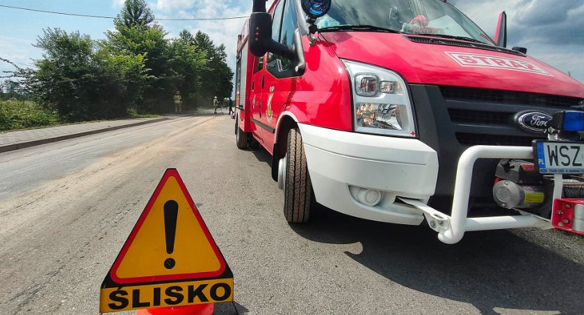 Orońsko. Zalana cała jezdnia! Strażacy wkroczyli do akcji!
