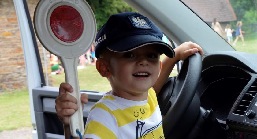 Chlewiska. Dzieci i młodzież rozmawiali o tym z policjantami