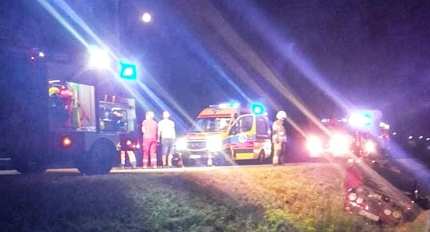 Auto w rowie. Kierowca zniknął
