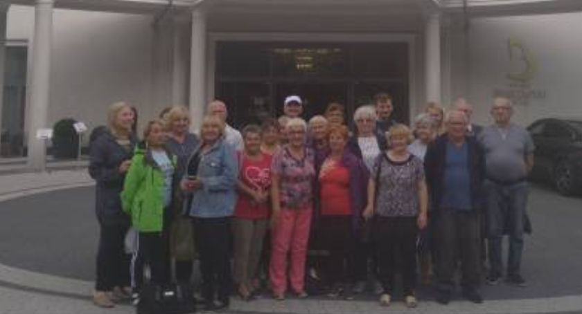  Seniorzy w tropikalnych basenach