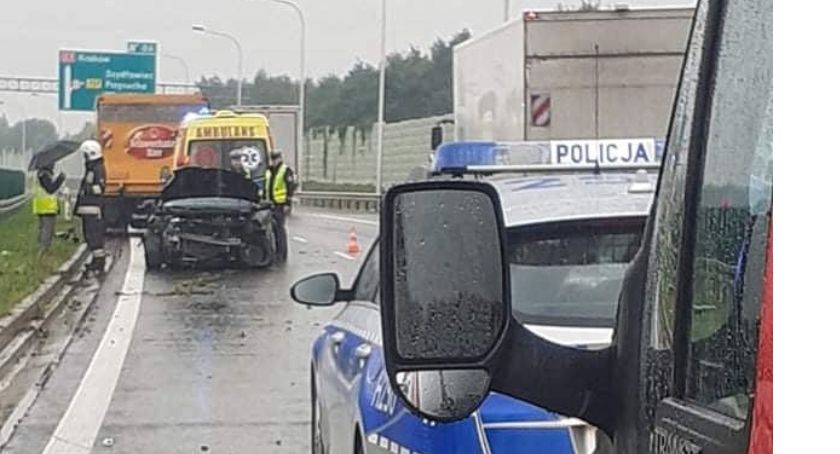 Świerczek. Najpierw w barierę, potem w ciężarówkę