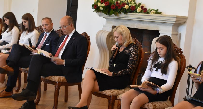 Narodowe Czytanie z posłem, wojewodą, kuratorem i burmistrzem!