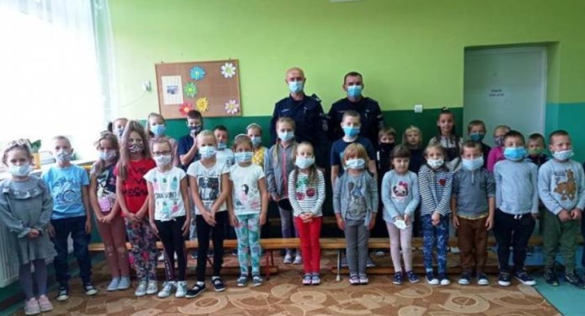 Zbijów. O czym rozmawiali policjanci z dziećmi?