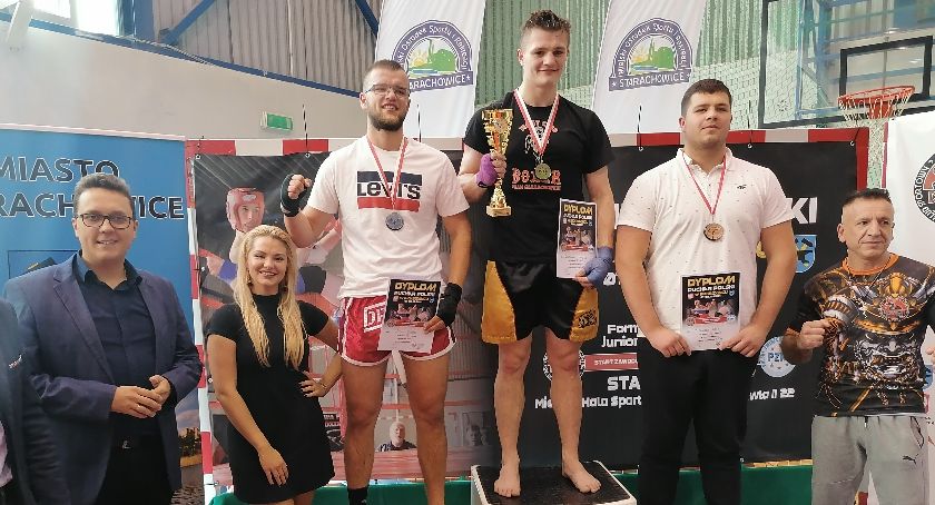 Kickbokserzy z Victorii Szydłowiec na zawodach w Starachowicach