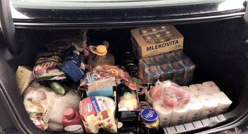 Setki kilogramów jedzenia ląduje w naszych śmietnikach