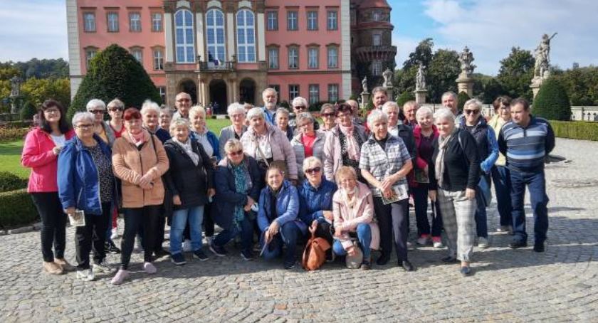 Pogodni Seniorzy na wycieczce na Dolnym Śląsku