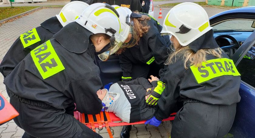 Orońsko. Ewakuacja z pojazdu, czyli...