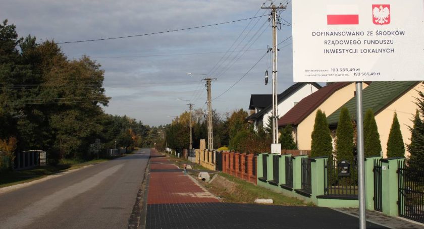 Nowy chodnik w Gąsawach Rządowych, nowa droga w Orłowie