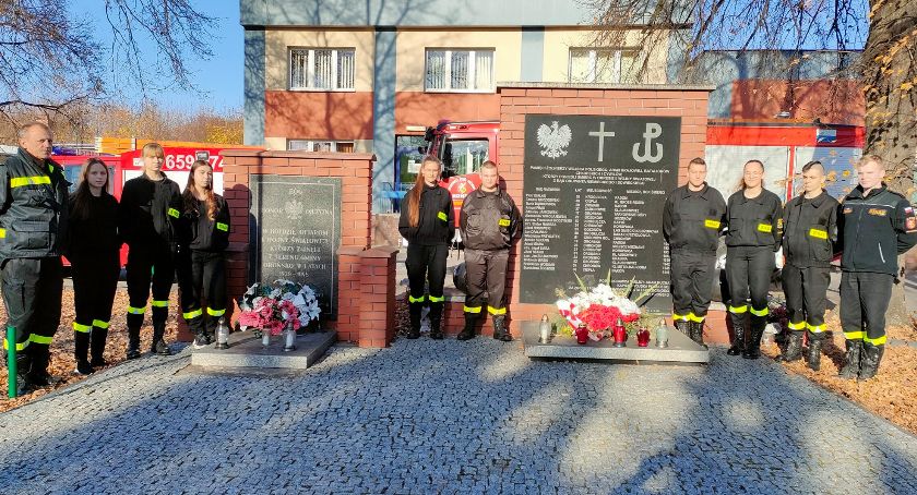 Młodzież z OSP Orońsko oddała hołd poległym