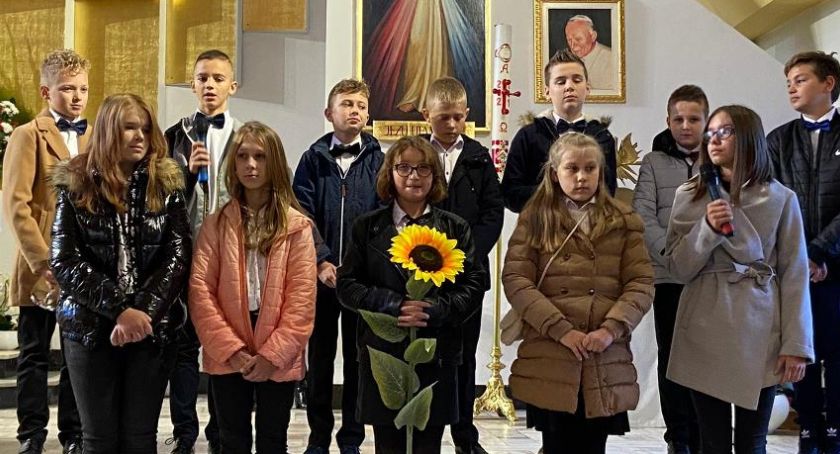 Szkoła w Zbijowie ze sztandarem!