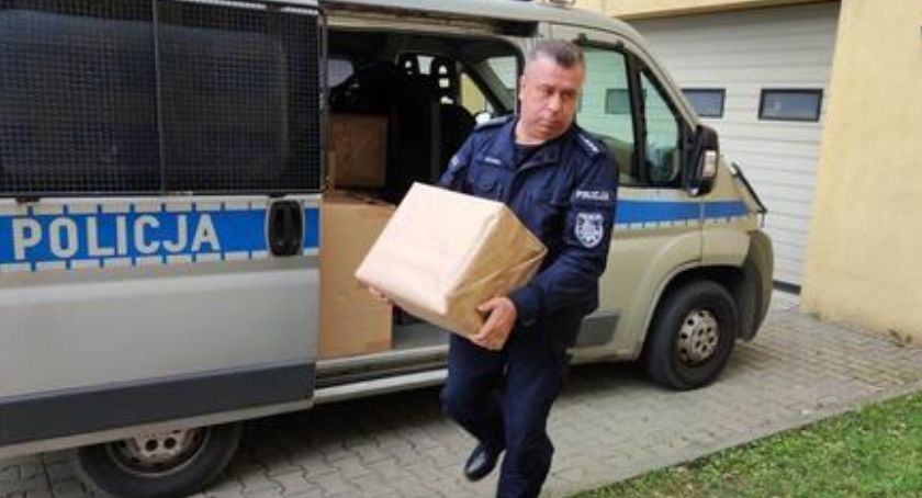 Policjanci z Szydłowca pomagają chorym dzieciom