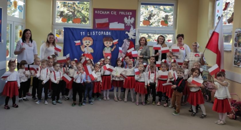 Szkoła do hymnu. I przedszkole też