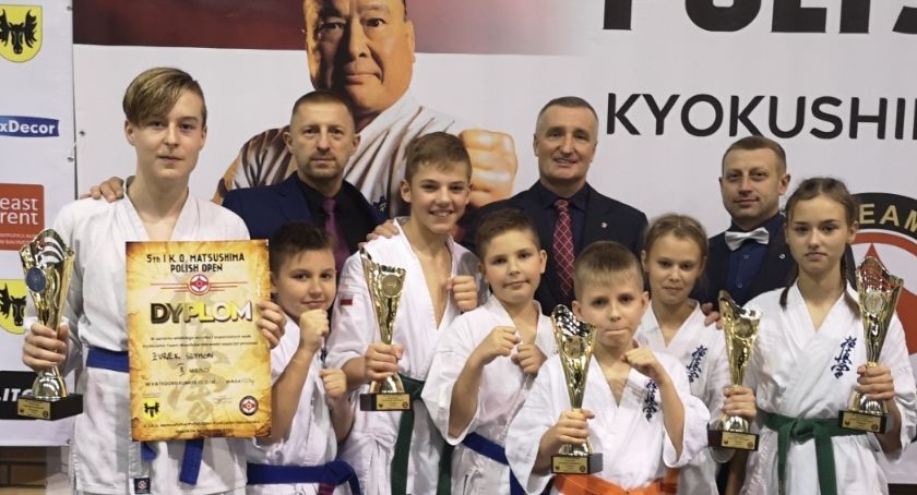 Złote i srebrne medale szydłowieckich karateków