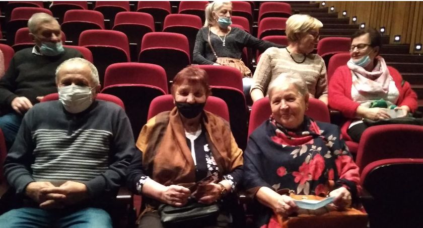 Seniorzy z Orońska pojechali do teatru