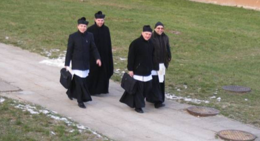 Czy w tym roku księża będą chodzić po kolędzie?