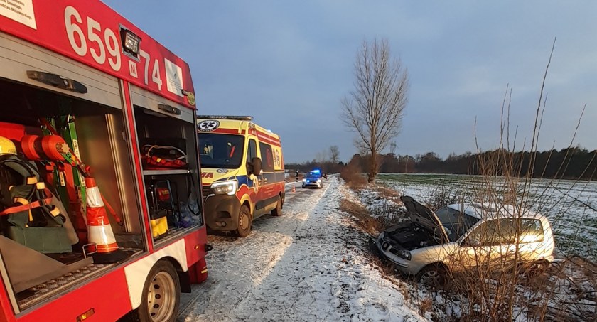 Auto w rowie w Orońsku