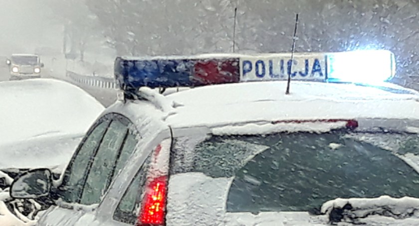 Zbijów Duży. Samochód w rowie...