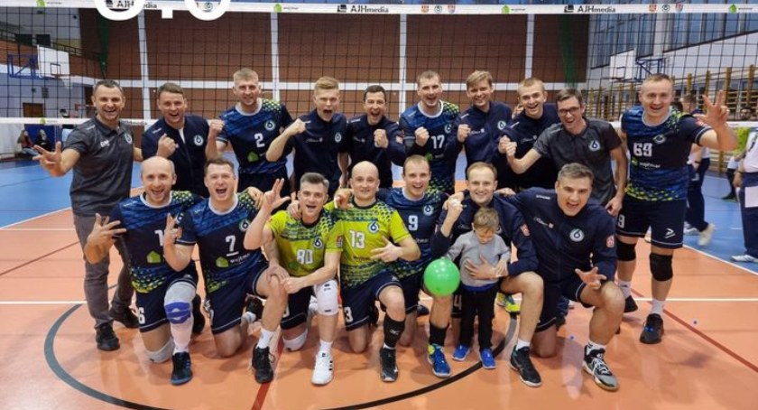 Szydłowieccy siatkarze niepokonani!