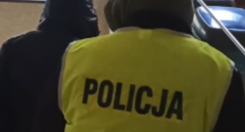 Szydłowianin groził atrapą broni i kijem bejsbolowym