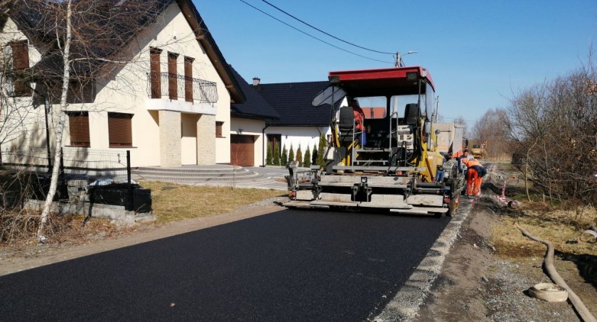 W Chlewiskach trwają drogowe roboty. Gdzie remontują?