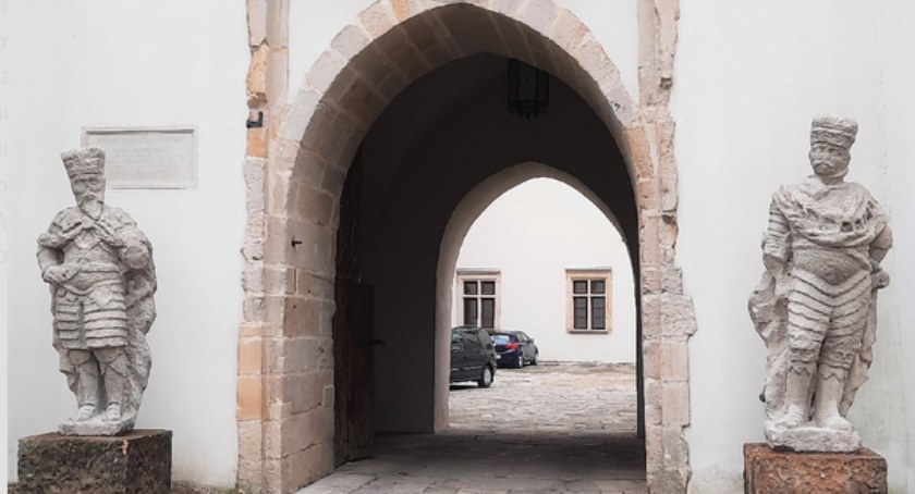 Dwóch Zygmuntów stanęło pod szydłowieckim zamkiem