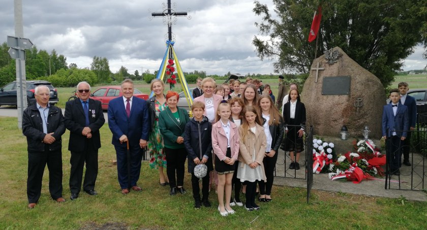 Szkoła w Ciepłej i obchody rocznicowe śmierci Rozłoga i Roberta
