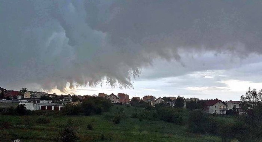 Uwaga! Burze i gwałtowne ulewy nad powiatem szydłowieckim!