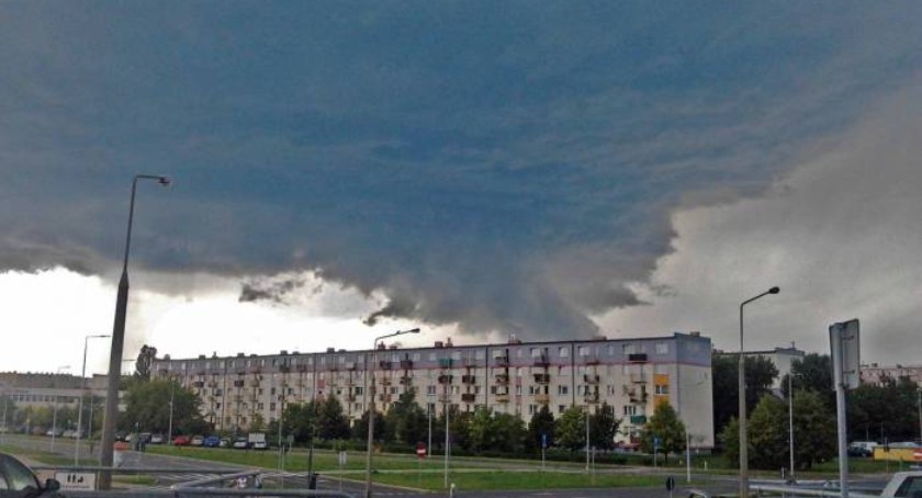 Alerty pogodowe dla powiatu szydłowieckiego! Przejdą burze z gradem!