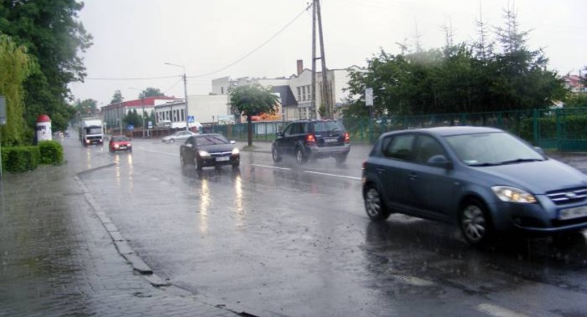 Uwaga ulewny deszcz i burze z gradem!