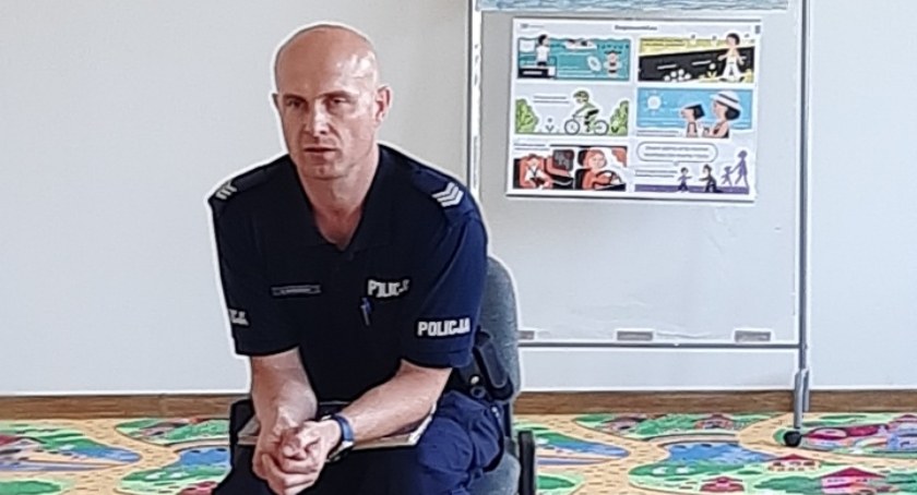 Policjanci w przedszkolu w Chlewiskach