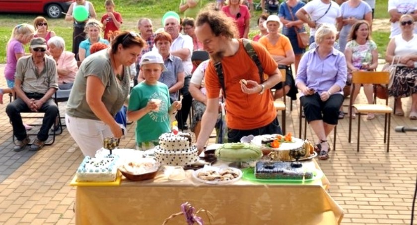 Dzień Jagody i Spotkanie z Muzyką Ludową w Sadku