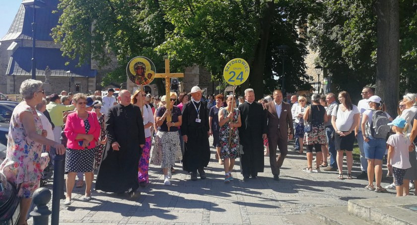 Pielgrzymi z Szydłowca już w drodze na Jasną Górę