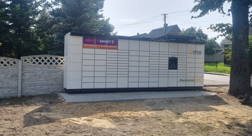 Majdów. Paczkomat na placu OSP